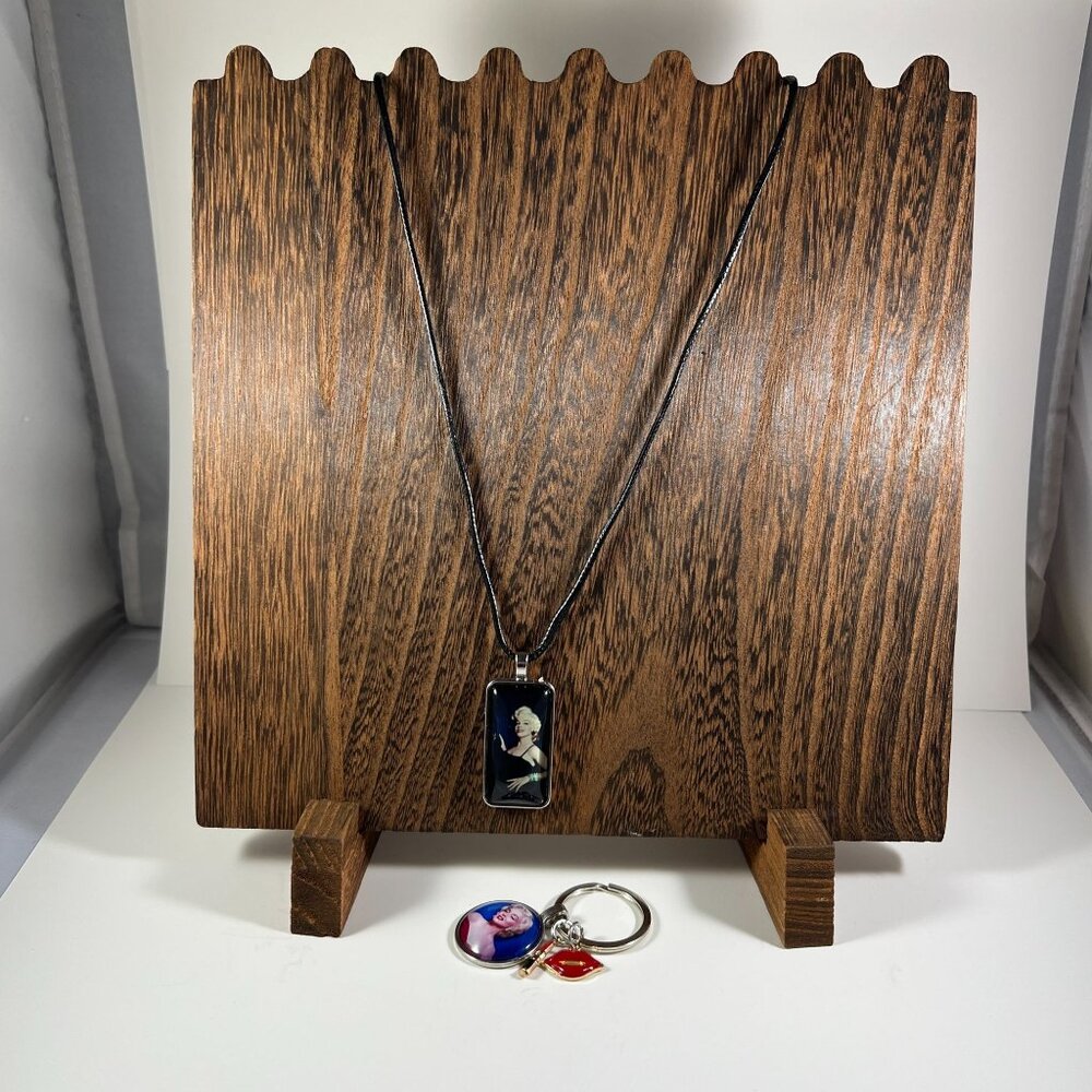 Marilyn Monroe Pendant Necklace & Keychain Set